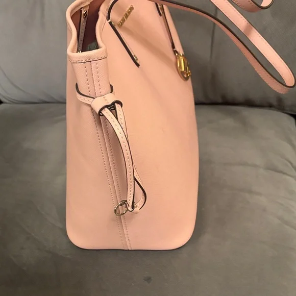 Michael Kors Jetset Light Pink Tote with Gold Accents With Wristlet - Picture 6 of 16
